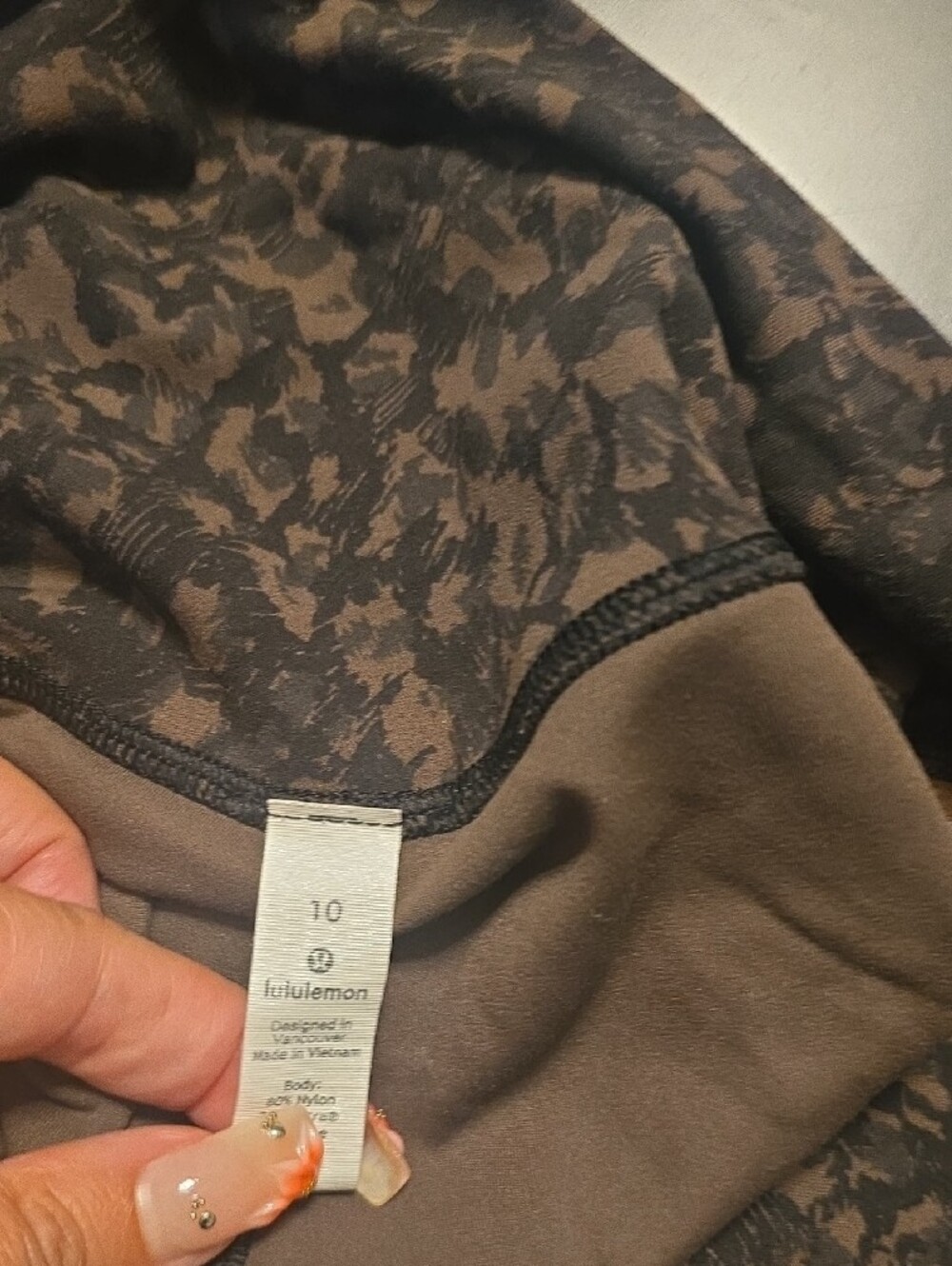 25" lululemon Align Brown and Black Patterned Leggings - Picture 4 of 5